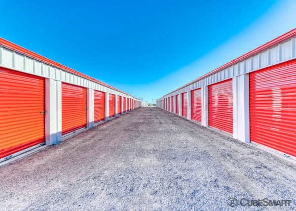 Facility photo: //images.sparefoot.com/medium/22951768ca7093ede12.jpg