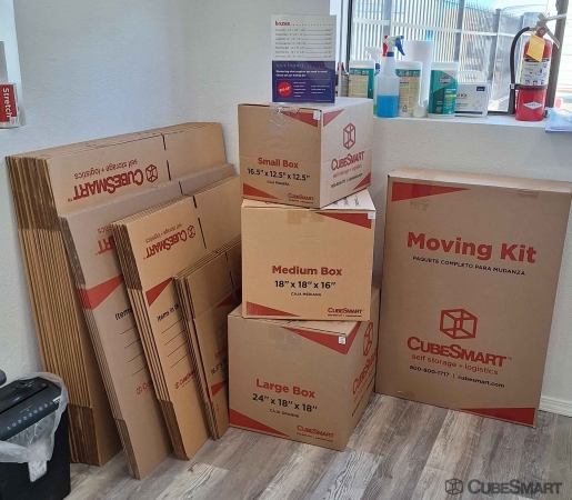 Facility photo: //images.sparefoot.com/medium/229517690326d7660fd.jpg