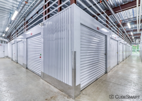 Facility photo: //images.sparefoot.com/medium/2295296881e2495a0bf.jpg