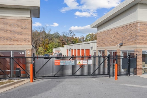 Facility photo: //images.sparefoot.com/medium/22954369f5f99af19b3.jpg