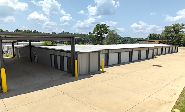 Facility photo: //images.sparefoot.com/medium/22954668b9d2b8d7f80.jpg