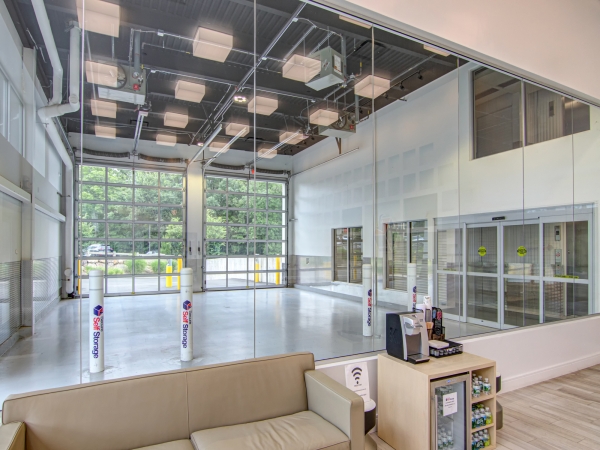 Facility photo: //images.sparefoot.com/medium/22955164adc15d9acb3.jpg