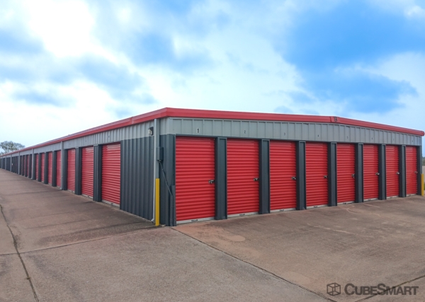 Facility photo: //images.sparefoot.com/medium/2295786883547a1853c.jpg