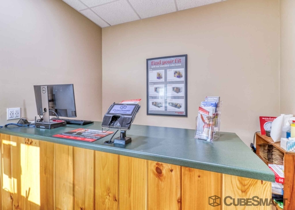 Facility photo: //images.sparefoot.com/medium/229579687f694f93571.jpg