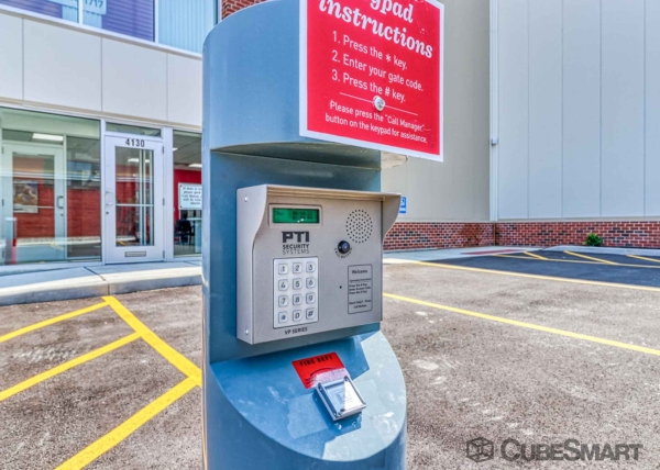 Facility photo: //images.sparefoot.com/medium/22958269f7075b97634.jpg