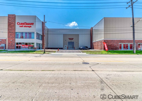 Facility photo: //images.sparefoot.com/medium/2295826a196254a091d.jpg