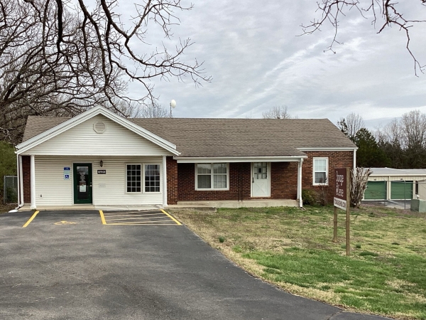 Facility photo: //images.sparefoot.com/medium/22961568f7d5a2ec1b2.jpeg