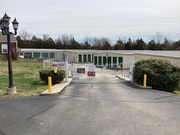 Facility photo: //images.sparefoot.com/medium/22961568f7d5ad61dcb.jpeg