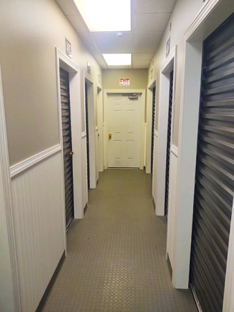 Facility photo: //images.sparefoot.com/medium/22962764b97c4fdc7b1.jpeg