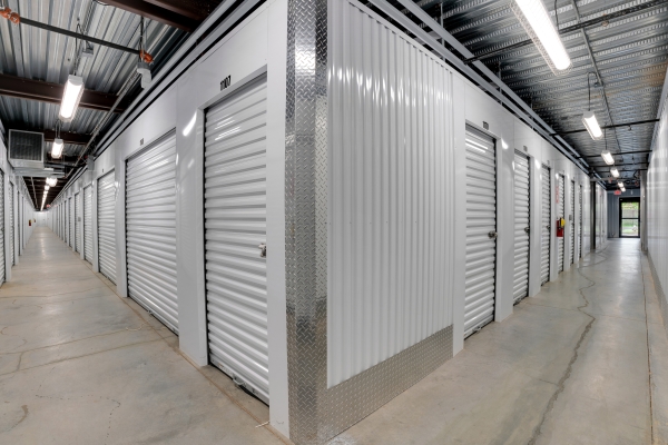 Facility photo: //images.sparefoot.com/medium/22966569da6c2f7dfa9.jpg