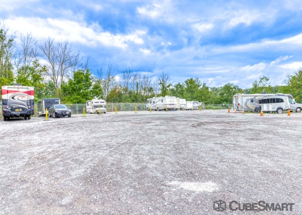 Facility photo: //images.sparefoot.com/medium/229670688349d52306e.jpg