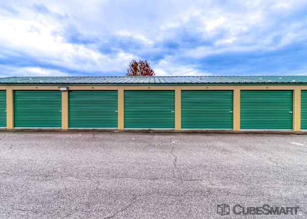 Facility photo: //images.sparefoot.com/medium/22967068947cde35c09.jpg