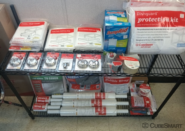 Facility photo: //images.sparefoot.com/medium/229687686f964f68b75.jpg