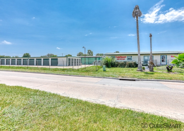 Facility photo: //images.sparefoot.com/medium/229687698c69da57109.jpg