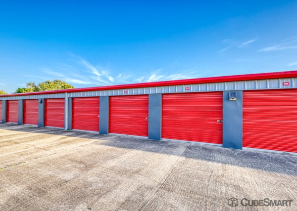 Facility photo: //images.sparefoot.com/medium/22968769f5c6521a830.jpg