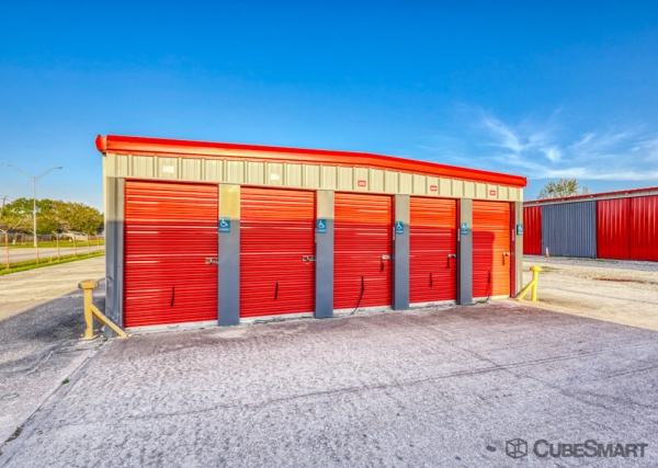 Facility photo: //images.sparefoot.com/medium/22968769f5c65498813.jpg