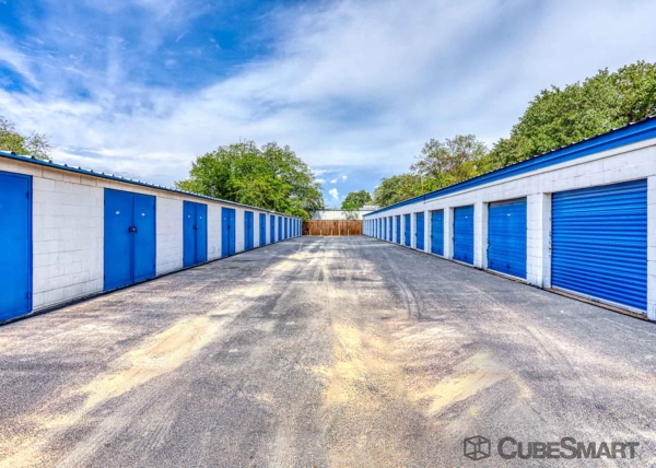Facility photo: //images.sparefoot.com/medium/22973668820079da10f.jpg
