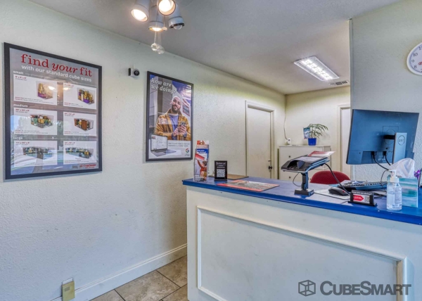 Facility photo: //images.sparefoot.com/medium/2297366882007d2584f.jpg