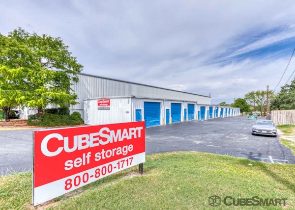 Facility photo: //images.sparefoot.com/medium/229736688c7d5ccb9a3.jpg