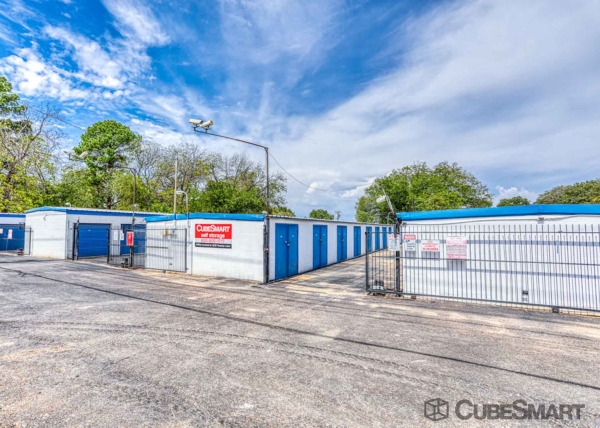 Facility photo: //images.sparefoot.com/medium/22973668948b3390145.jpg