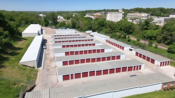 Facility photo: //images.sparefoot.com/medium/22974768c716fc11a50.jpg