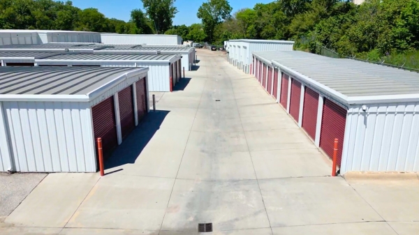 Facility photo: //images.sparefoot.com/medium/22974768c71765cc77b.jpg
