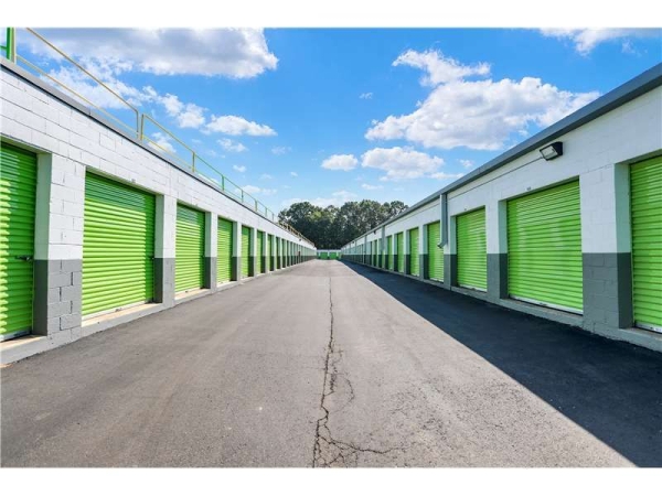 Facility photo: //images.sparefoot.com/medium/229760699432539b176.jpg