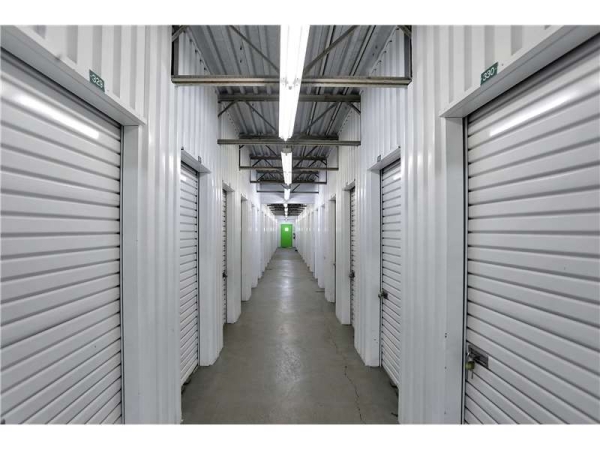 Facility photo: //images.sparefoot.com/medium/2297606994325483c03.jpg