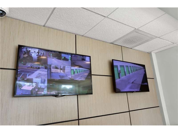 Facility photo: //images.sparefoot.com/medium/229760699432560b595.jpg