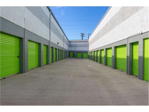 Facility photo: //images.sparefoot.com/medium/2297626994331973a0d.jpg