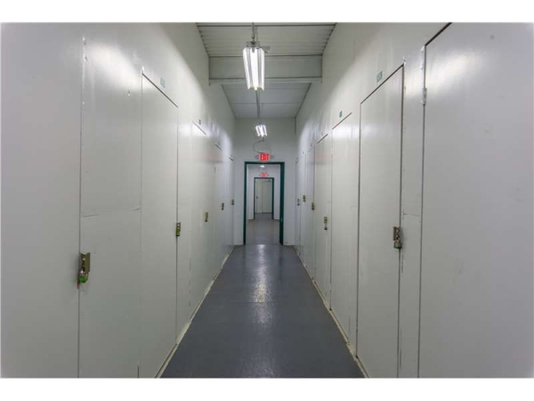 Facility photo: //images.sparefoot.com/medium/2297626994331a40229.jpg