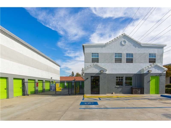 Facility photo: //images.sparefoot.com/medium/2297626994331ae8d4c.jpg