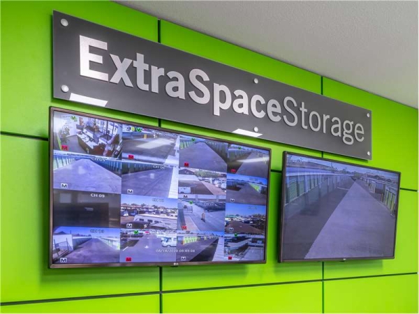 Storage Units at Extra Space Storage - 0237 - Phoenix - 17407 N Cave Creek Rd - 17407 North Cave Creek Road