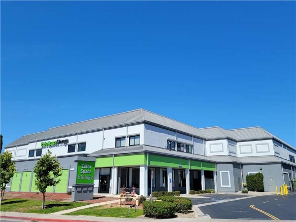 Facility photo: //images.sparefoot.com/medium/22977069943348f3a9e.jpg