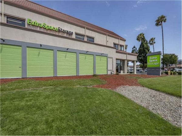 Facility photo: //images.sparefoot.com/medium/2297706994334d5b3fd.jpg