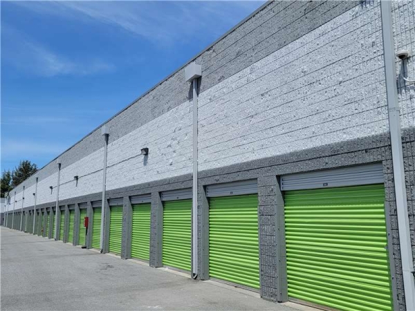 Facility photo: //images.sparefoot.com/medium/2297736994339fc86d6.jpg