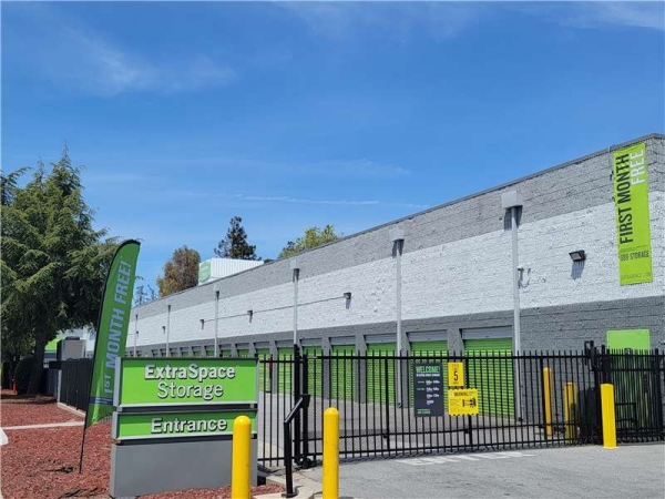 Facility photo: //images.sparefoot.com/medium/229773699433a165334.jpg