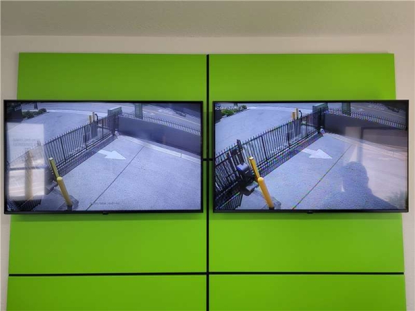 Facility photo: //images.sparefoot.com/medium/229773699433a22add3.jpg