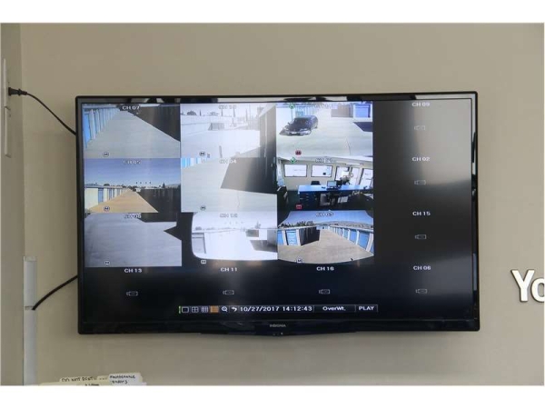 Facility photo: //images.sparefoot.com/medium/229775699433c16c13b.jpg