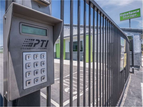 Facility photo: //images.sparefoot.com/medium/2297776994338a1150a.jpg