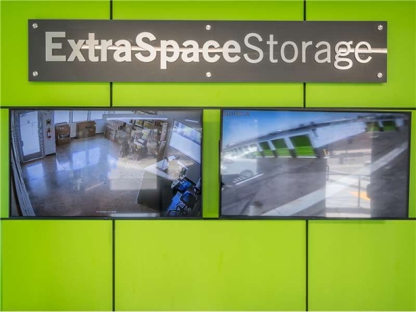 Facility photo: //images.sparefoot.com/medium/2297776994338de664f.jpg