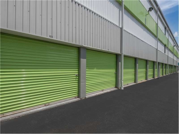 Facility photo: //images.sparefoot.com/medium/22977969f5e8e5e3f12.jpg
