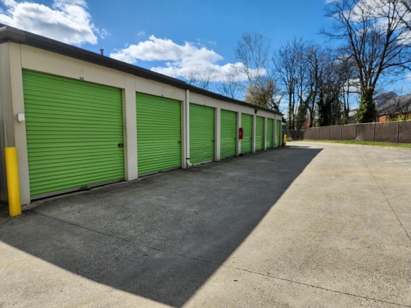 Facility photo: //images.sparefoot.com/medium/22979669c7c3a7f03c9.jpg