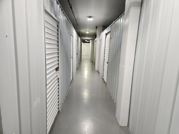 Facility photo: //images.sparefoot.com/medium/22979669c7c3a9093f6.jpg