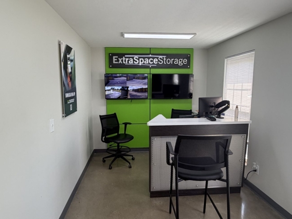 Facility photo: //images.sparefoot.com/medium/2298016a36811c16d31.jpg