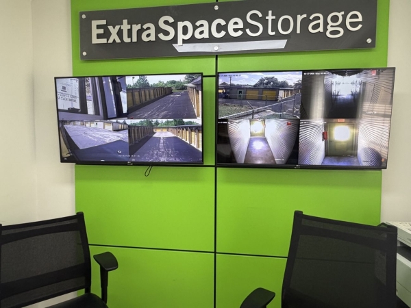 Facility photo: //images.sparefoot.com/medium/2298016a3681202b1a0.jpg