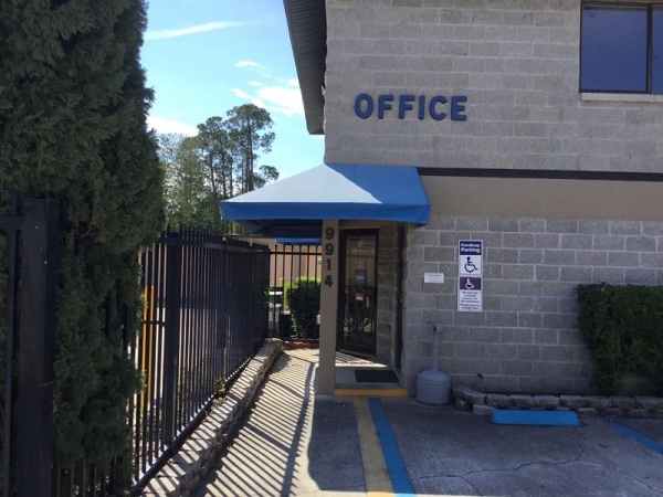 Storage Units at Extra Space Storage - 3083 - Jacksonville - San Jose Blvd - 9914 San Jose Boulevard