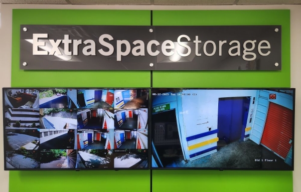 Facility photo: //images.sparefoot.com/medium/22981769942eb127f98.jpg