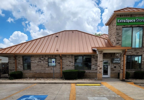 Storage Units at Extra Space Storage - 3348 - Round Rock - 1515 N A W Grimes Blvd - 1515 North A W Grimes Boulevard