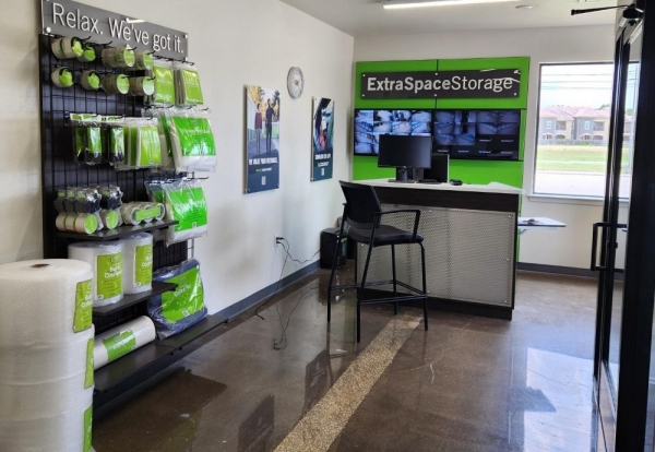 Storage Units at Extra Space Storage - 3348 - Round Rock - 1515 N A W Grimes Blvd - 1515 North A W Grimes Boulevard
